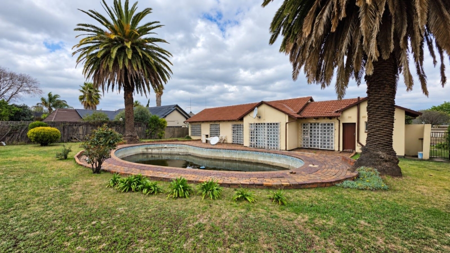 4 Bedroom Property for Sale in Verwoerdpark Gauteng