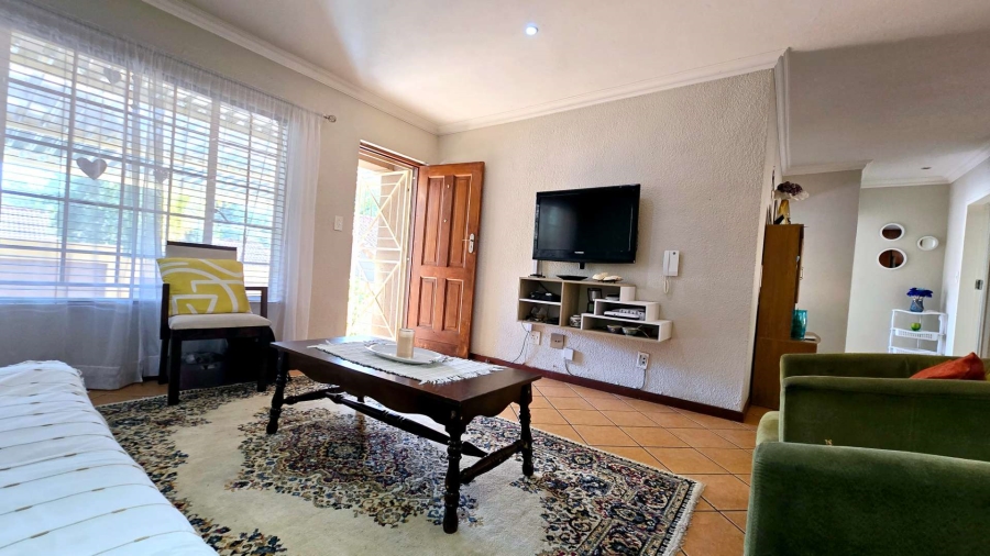 To Let 2 Bedroom Property for Rent in La Montagne Gauteng