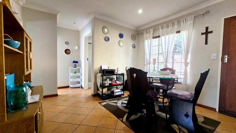 To Let 2 Bedroom Property for Rent in La Montagne Gauteng