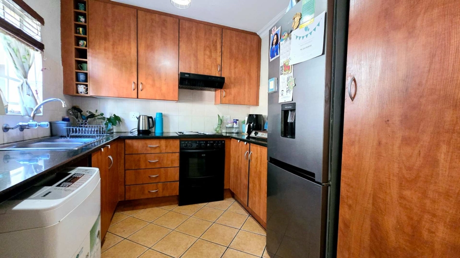 To Let 2 Bedroom Property for Rent in La Montagne Gauteng