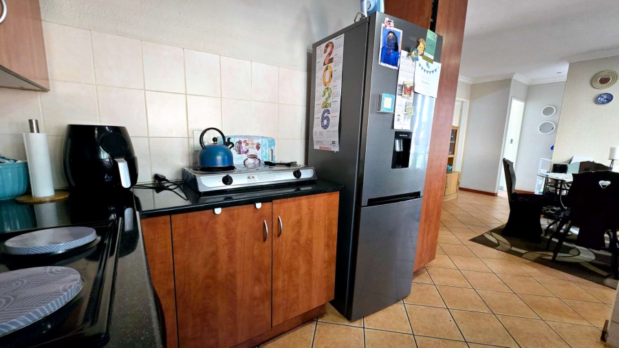 To Let 2 Bedroom Property for Rent in La Montagne Gauteng