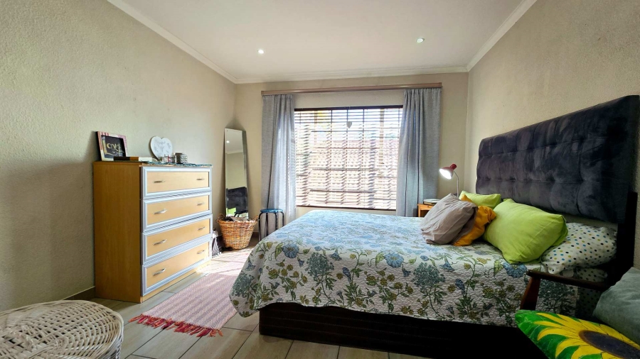 To Let 2 Bedroom Property for Rent in La Montagne Gauteng