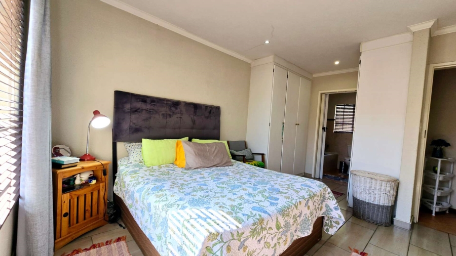 To Let 2 Bedroom Property for Rent in La Montagne Gauteng