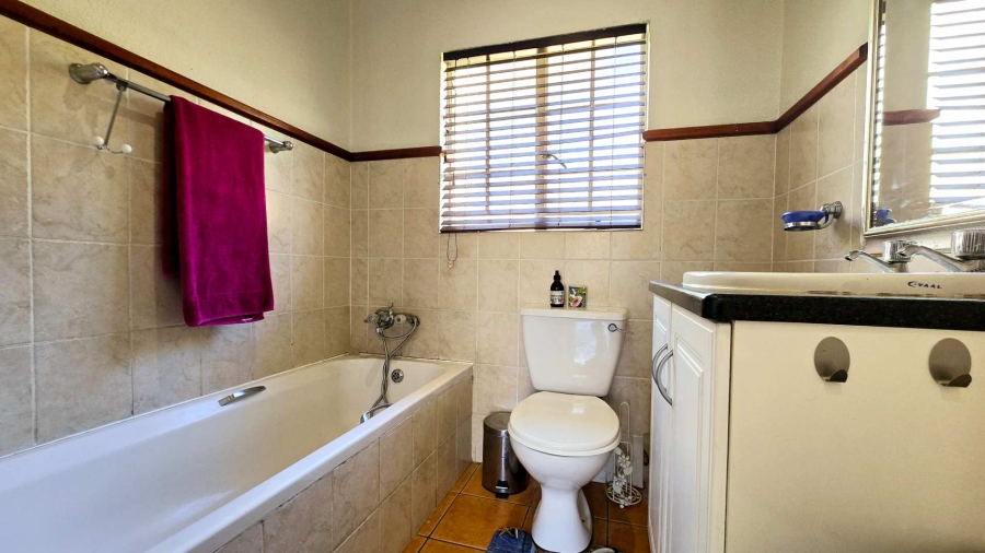 To Let 2 Bedroom Property for Rent in La Montagne Gauteng