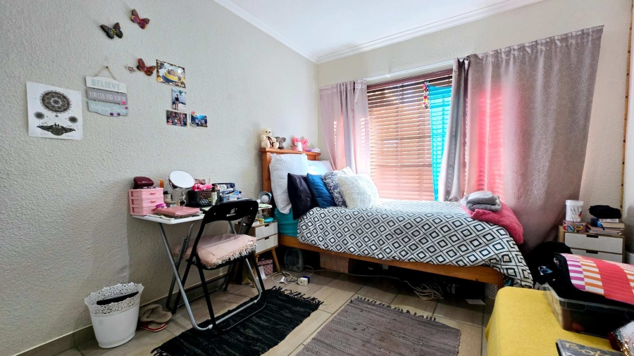To Let 2 Bedroom Property for Rent in La Montagne Gauteng