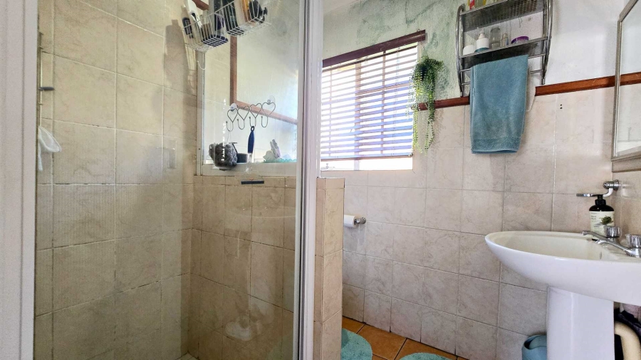 To Let 2 Bedroom Property for Rent in La Montagne Gauteng