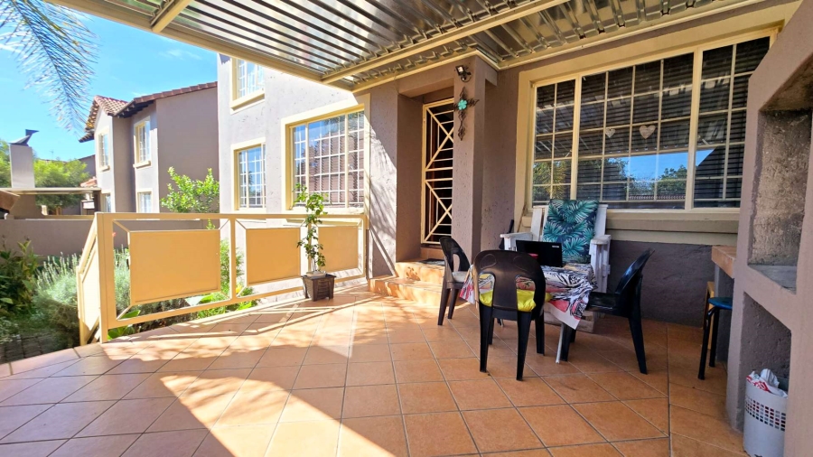 To Let 2 Bedroom Property for Rent in La Montagne Gauteng