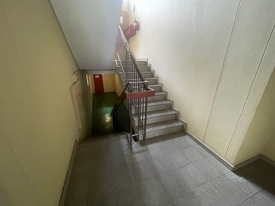To Let 1 Bedroom Property for Rent in Illovo Gauteng