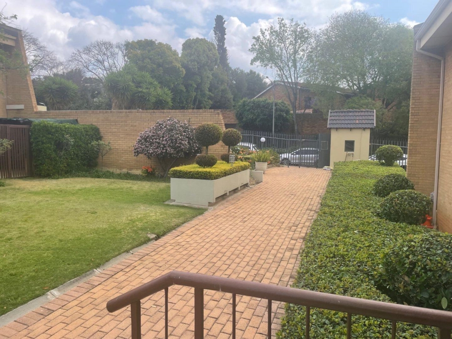 To Let 1 Bedroom Property for Rent in Illovo Gauteng