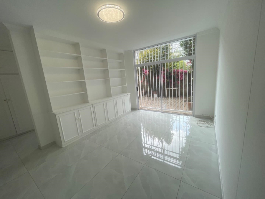 To Let 1 Bedroom Property for Rent in Illovo Gauteng