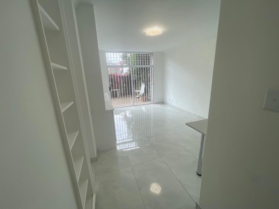 To Let 1 Bedroom Property for Rent in Illovo Gauteng