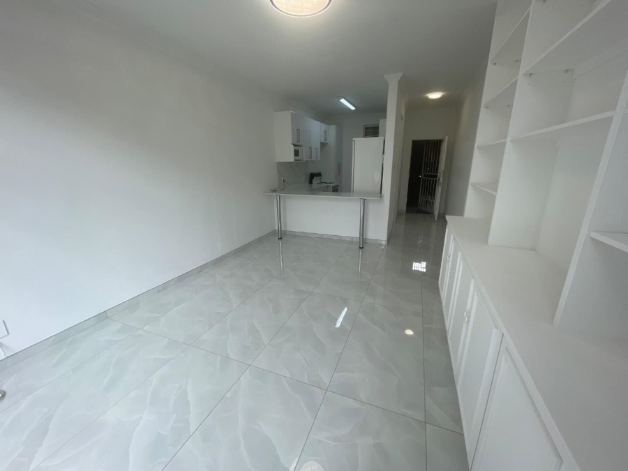 To Let 1 Bedroom Property for Rent in Illovo Gauteng