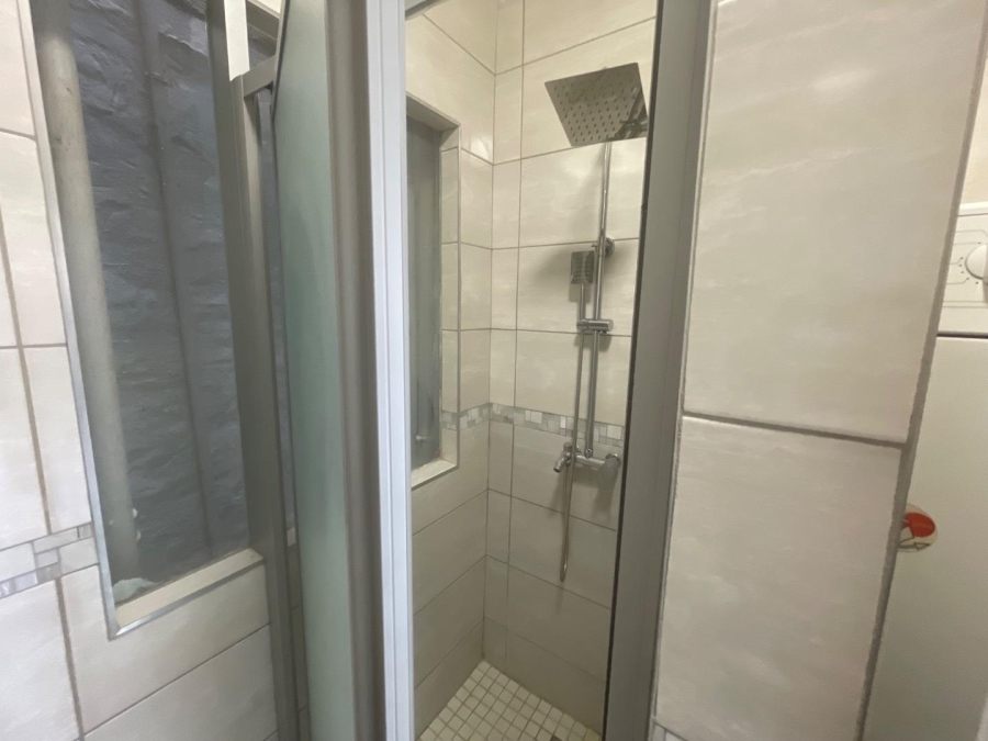 To Let 1 Bedroom Property for Rent in Illovo Gauteng