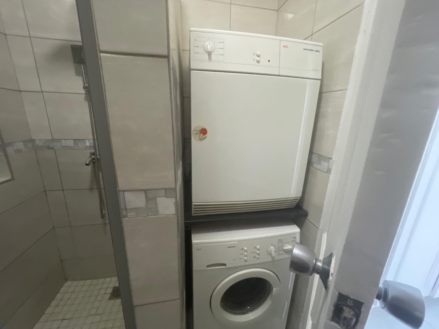 To Let 1 Bedroom Property for Rent in Illovo Gauteng