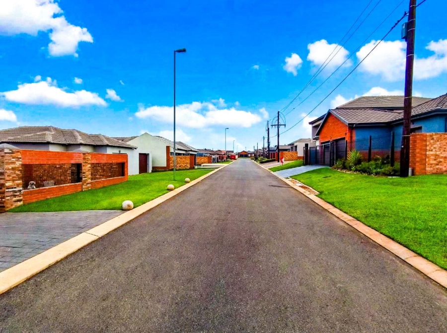 0 Bedroom Property for Sale in Clayville Gauteng