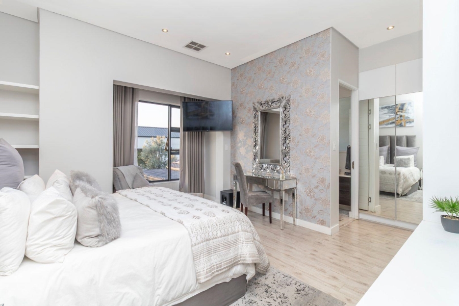 4 Bedroom Property for Sale in Waterfall Country Estate Gauteng