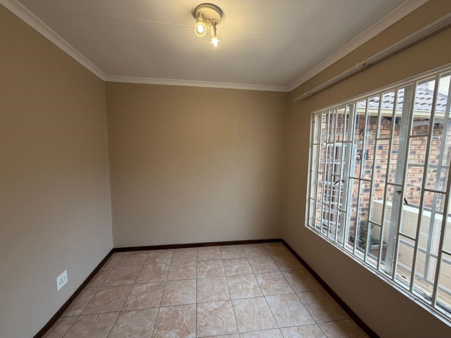 To Let 2 Bedroom Property for Rent in Olympus AH Gauteng