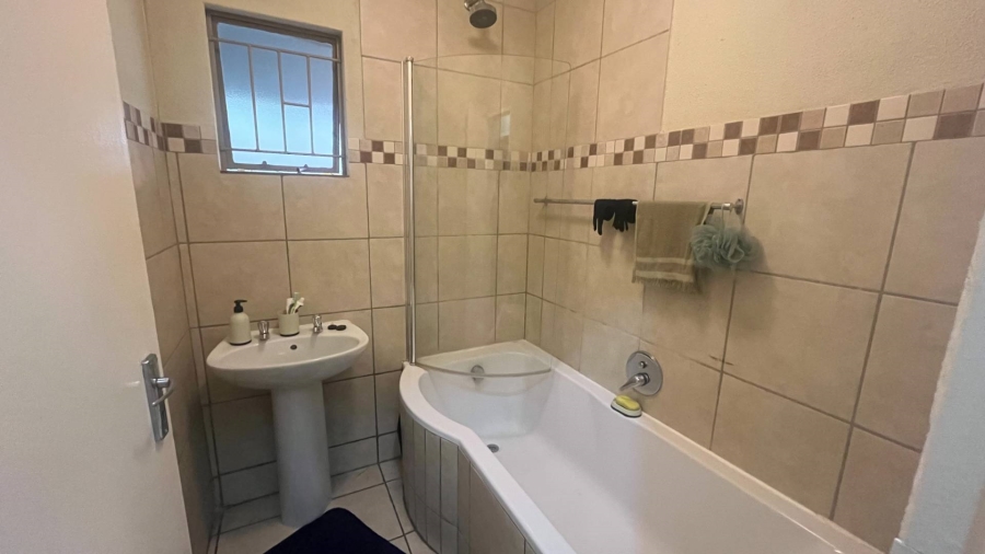 2 Bedroom Property for Sale in Alrode Gauteng