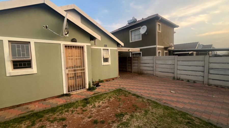 2 Bedroom Property for Sale in Alrode Gauteng