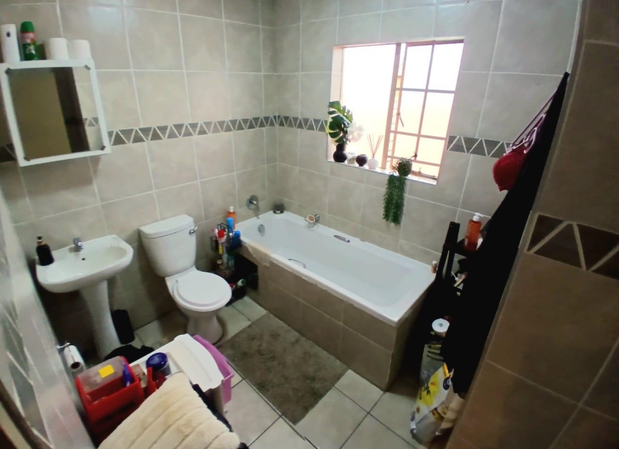 3 Bedroom Property for Sale in Annlin Gauteng