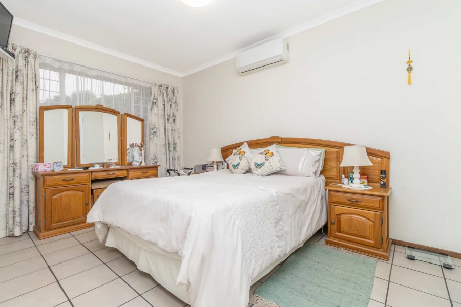 2 Bedroom Property for Sale in Weltevreden Park Gauteng