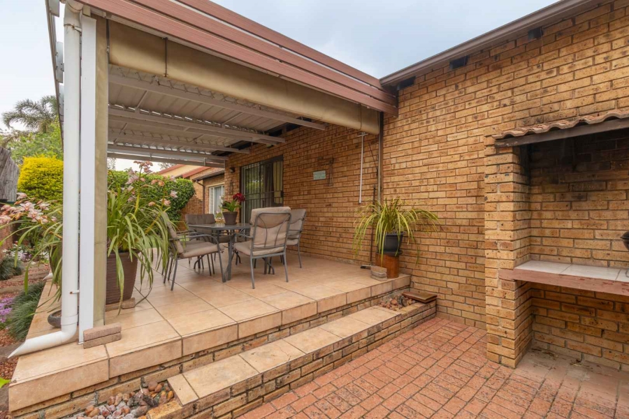 2 Bedroom Property for Sale in Weltevreden Park Gauteng