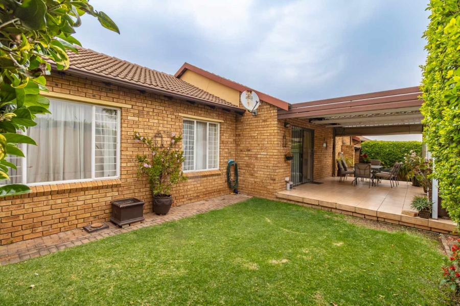2 Bedroom Property for Sale in Weltevreden Park Gauteng