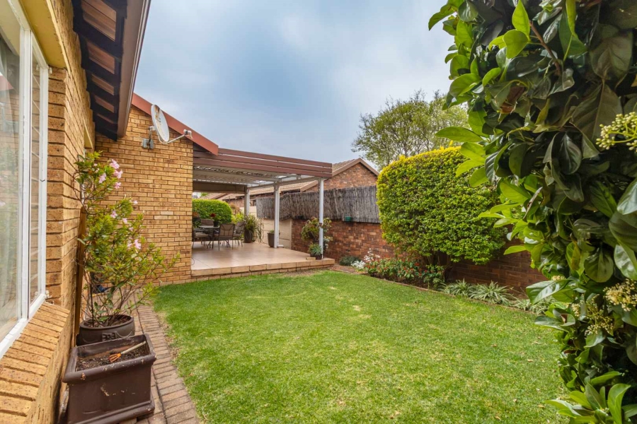 2 Bedroom Property for Sale in Weltevreden Park Gauteng