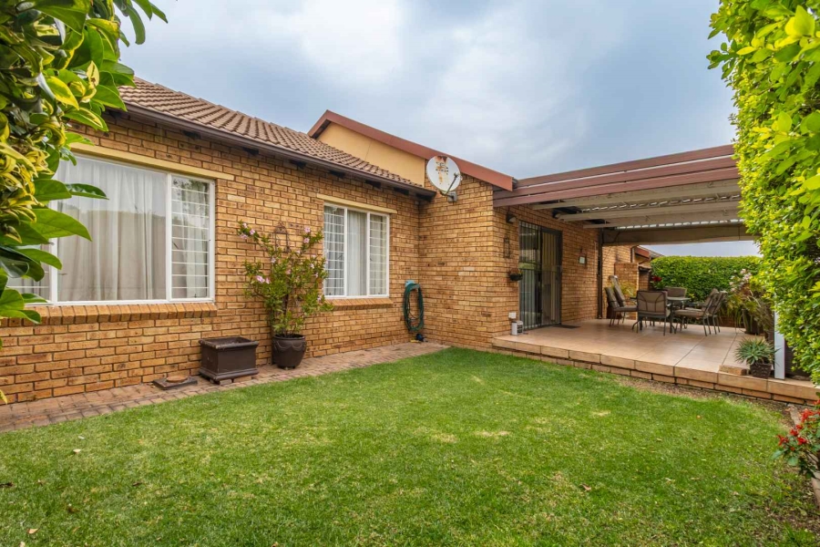 2 Bedroom Property for Sale in Weltevreden Park Gauteng