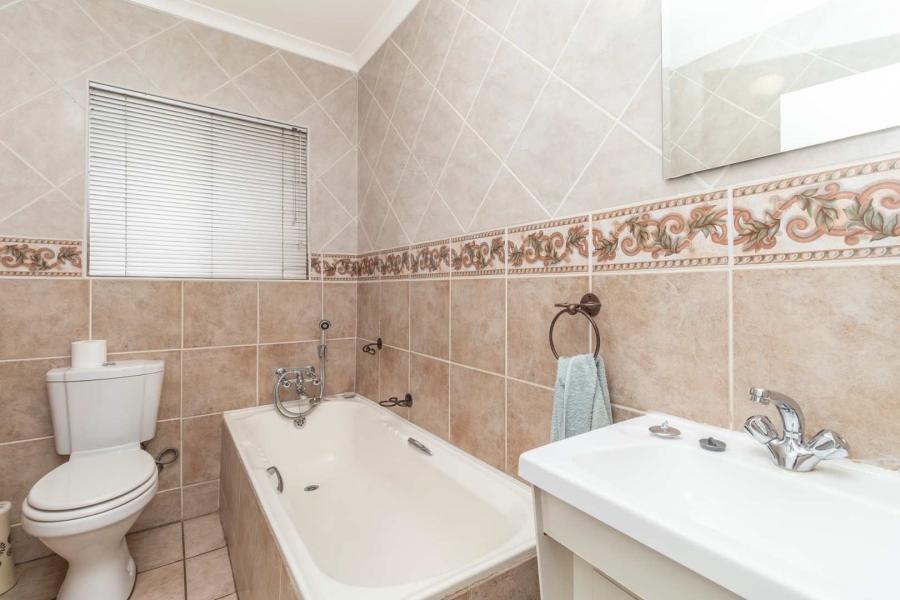 2 Bedroom Property for Sale in Weltevreden Park Gauteng