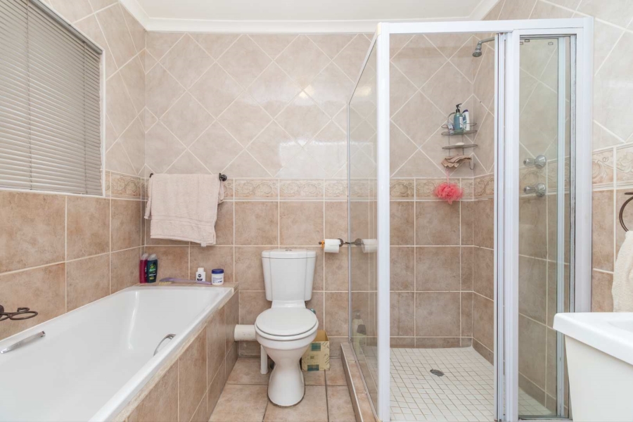 2 Bedroom Property for Sale in Weltevreden Park Gauteng