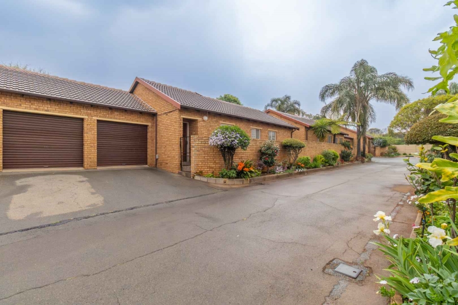 2 Bedroom Property for Sale in Weltevreden Park Gauteng