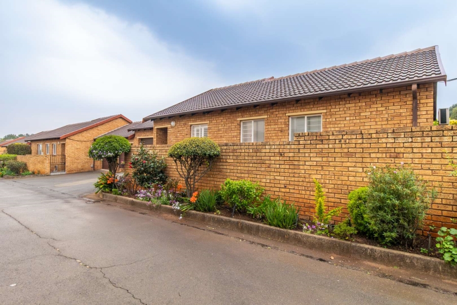 2 Bedroom Property for Sale in Weltevreden Park Gauteng