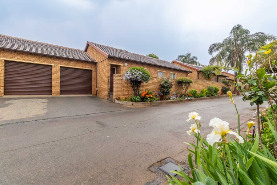 2 Bedroom Property for Sale in Weltevreden Park Gauteng
