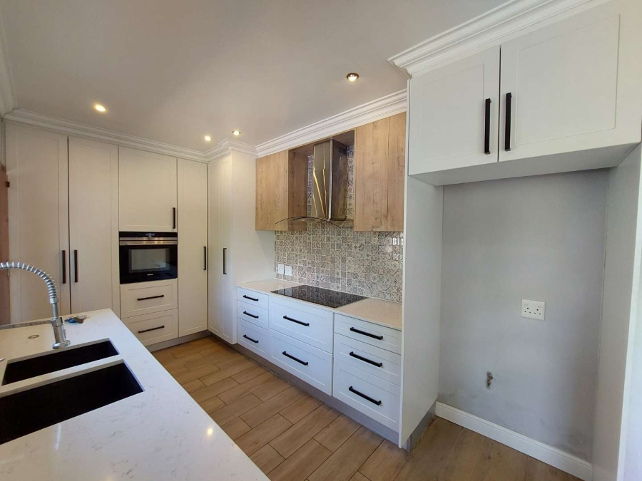 To Let 4 Bedroom Property for Rent in Olivedale Gauteng