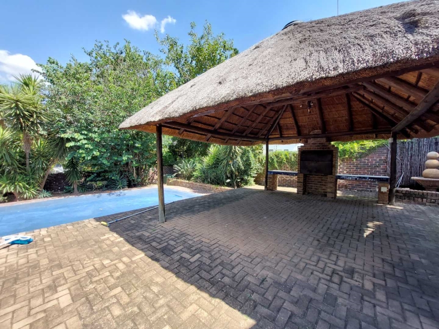 To Let 4 Bedroom Property for Rent in Olivedale Gauteng