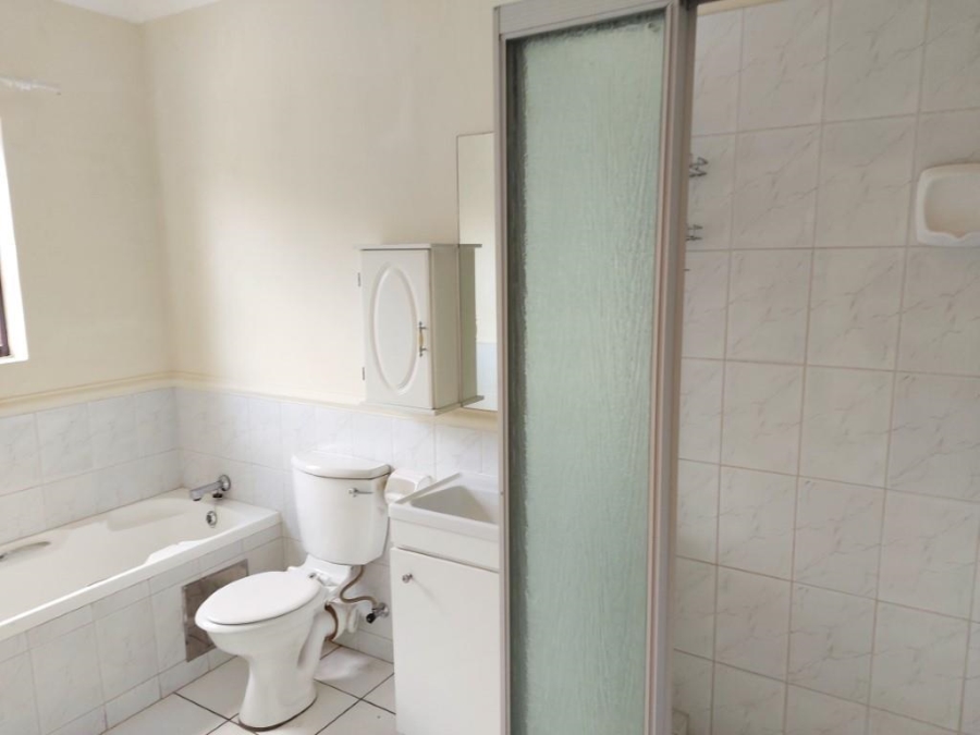 1 Bedroom Property for Sale in Oaklands Gauteng