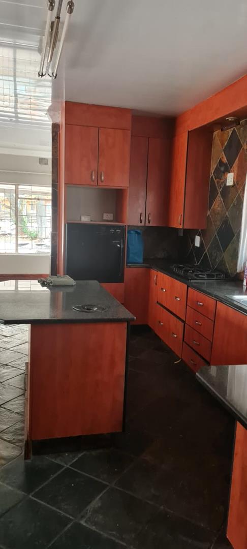 6 Bedroom Property for Sale in Equestria Gauteng