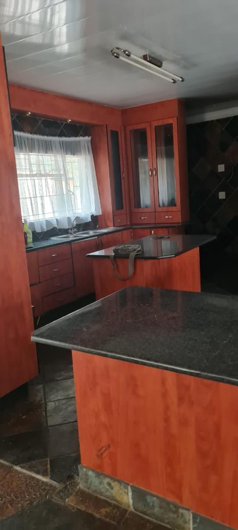 6 Bedroom Property for Sale in Equestria Gauteng