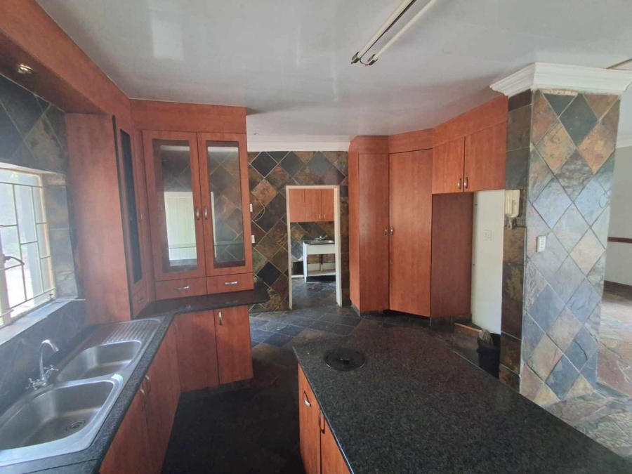 6 Bedroom Property for Sale in Equestria Gauteng