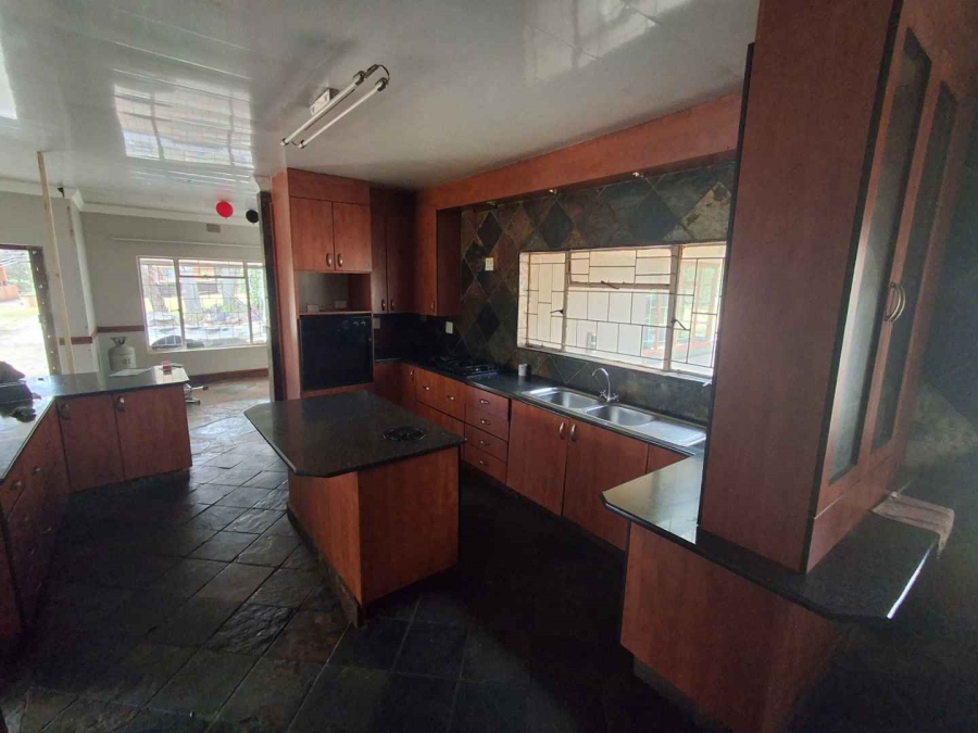 6 Bedroom Property for Sale in Equestria Gauteng