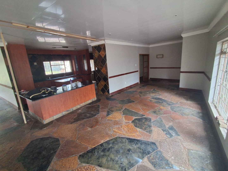 6 Bedroom Property for Sale in Equestria Gauteng