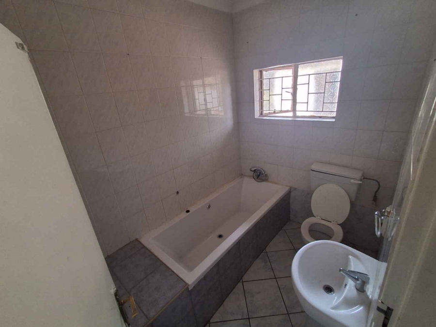 6 Bedroom Property for Sale in Equestria Gauteng