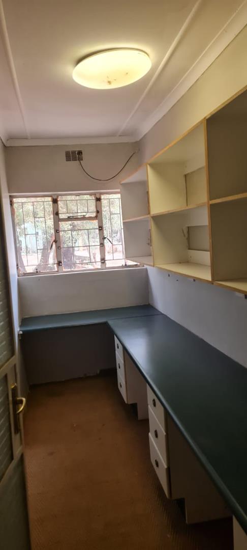 6 Bedroom Property for Sale in Equestria Gauteng