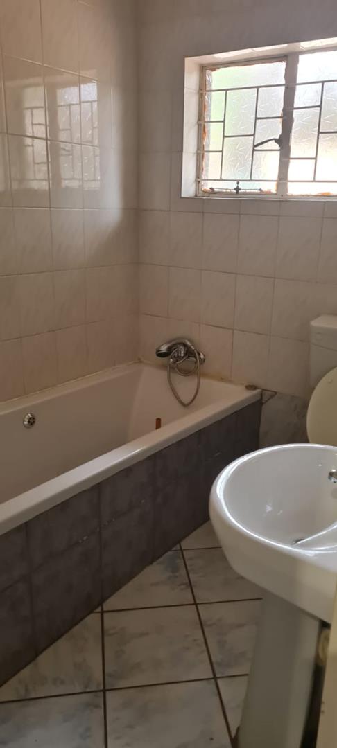6 Bedroom Property for Sale in Equestria Gauteng