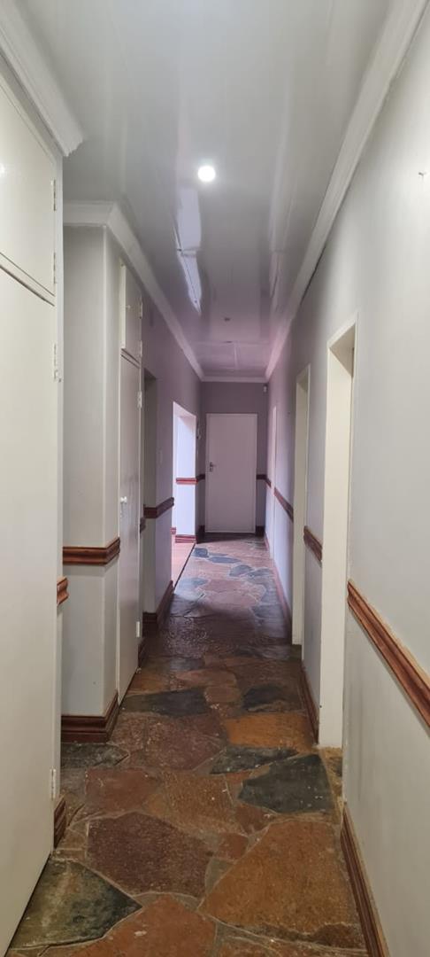 6 Bedroom Property for Sale in Equestria Gauteng