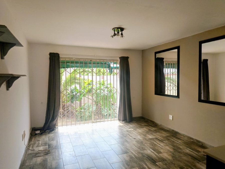 2 Bedroom Property for Sale in Little Falls Gauteng