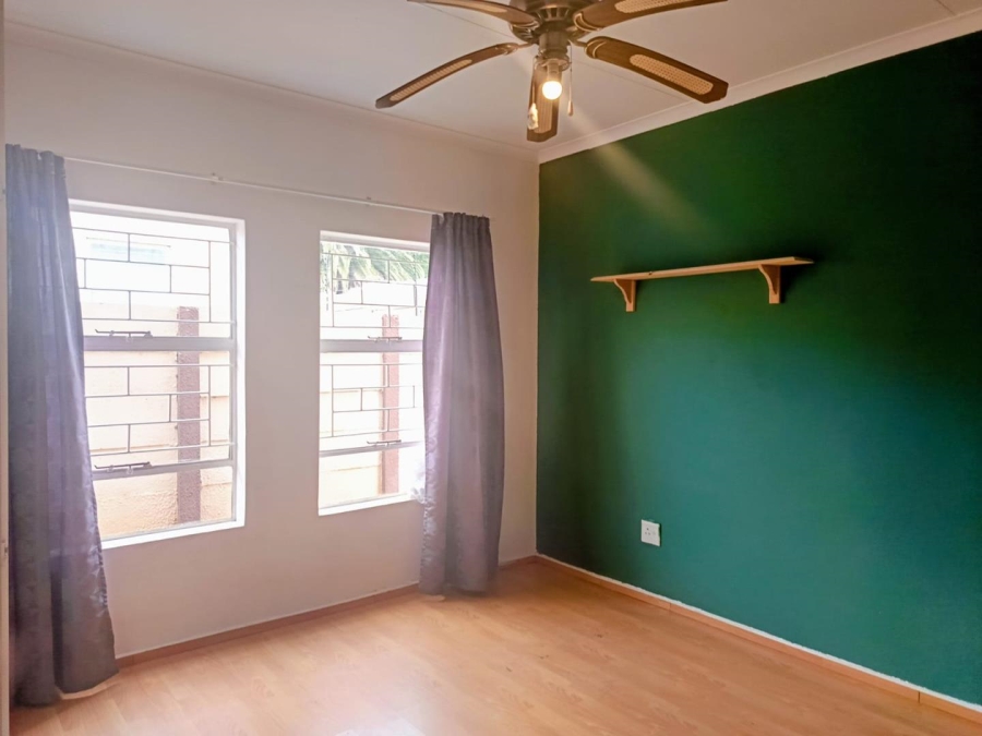 2 Bedroom Property for Sale in Little Falls Gauteng