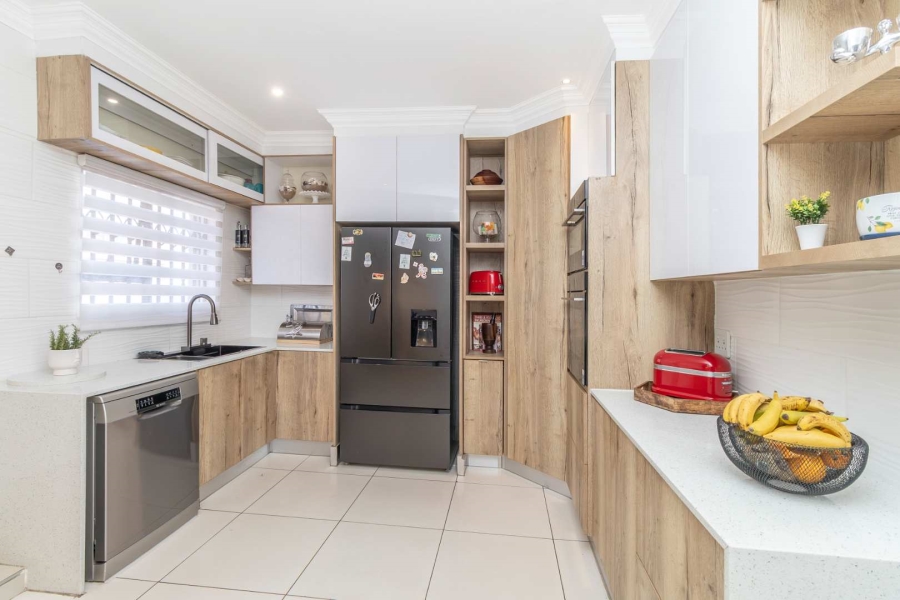 4 Bedroom Property for Sale in Pinehaven Gauteng