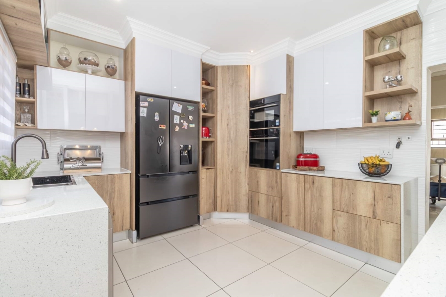 4 Bedroom Property for Sale in Pinehaven Gauteng